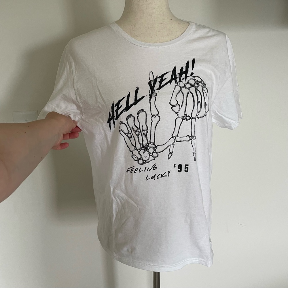 Urban outfitters graphic tee M